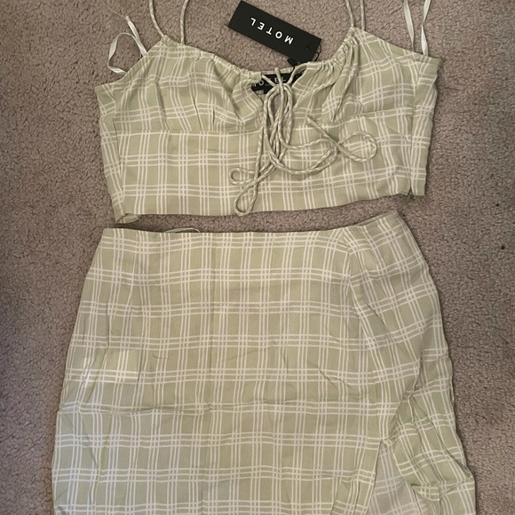 Motel Rocks Set - Picture 2 of 2